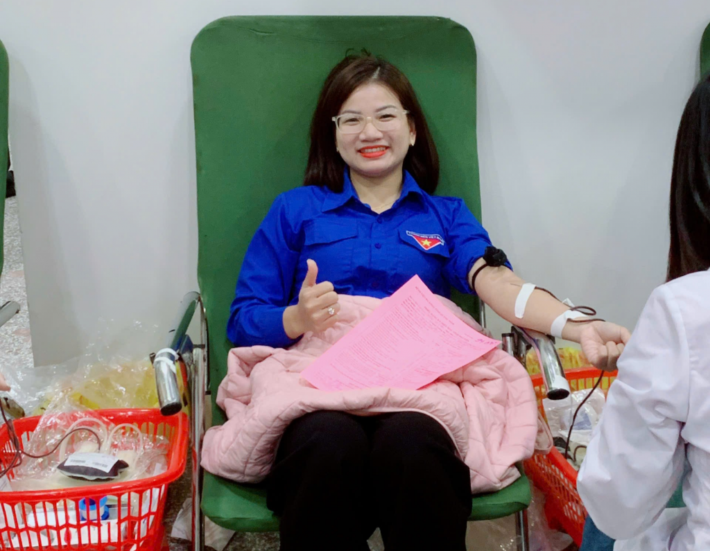 Cô giáo trẻ tích cực tham gia các hoạt động nhân ái, thiện nguyện