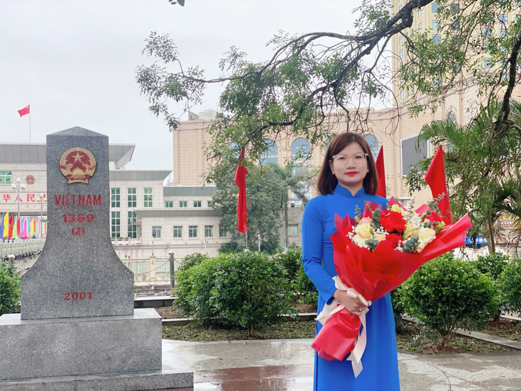 Cô giáo 9X Hoàng Thị Thắm