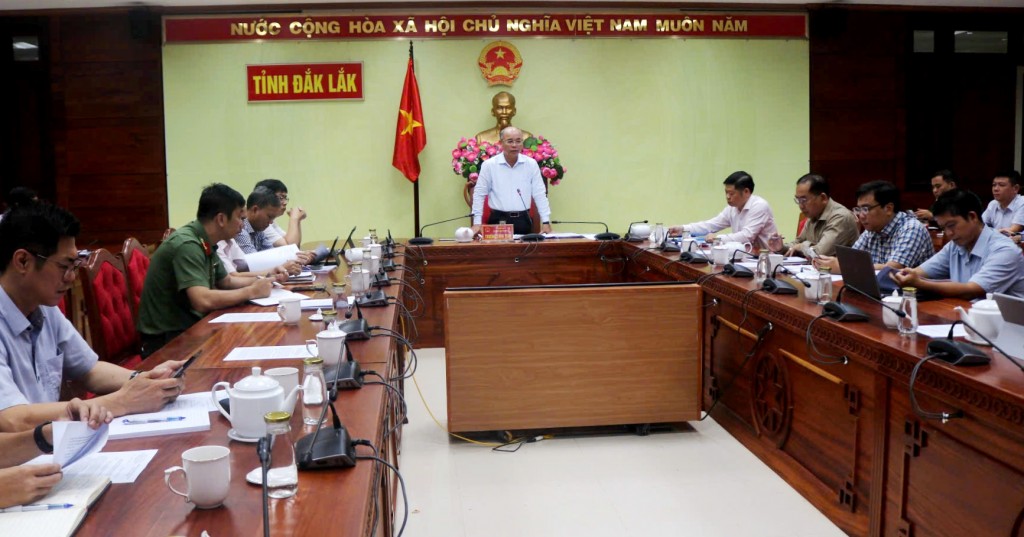 Phó Chủ tịch UBND tỉnh Đắk Lắk Trương Công Thái chủ trì cuộc họp bàn giải pháp tháo gỡ khó khăn liên quan đến điều chỉnh, chuyển giao dự án đầu tư công (Ảnh: T.Loan)