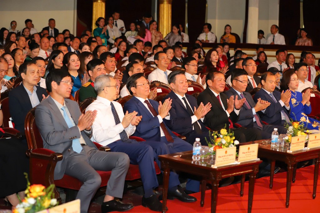 Các vị đại biểu tham dự Hội nghị thi đua yêu nước của Bộ Văn hóa, Thể thao và Du lịch