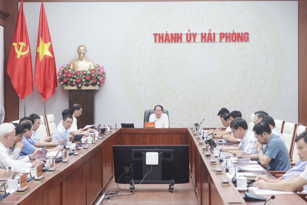 Đồng chí Lê Tiến Châu, Ủy viên Trung ương Đảng, Bí thư Thành ủy, Trưởng Đoàn ĐBQH Hải Phòng chủ trì cuộc họp Ban Thường vụ Thành ủy nghe báo cáo, cho ý kiến về công tác phòng chống bão số 9 (Ragasa) trên địa bàn thành phố.
