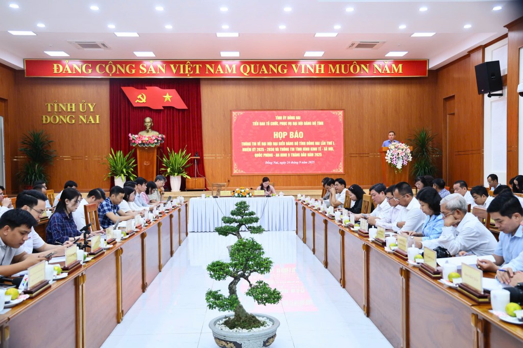 Quang cảnh buổi họp báo Quang cảnh buổi họp báo