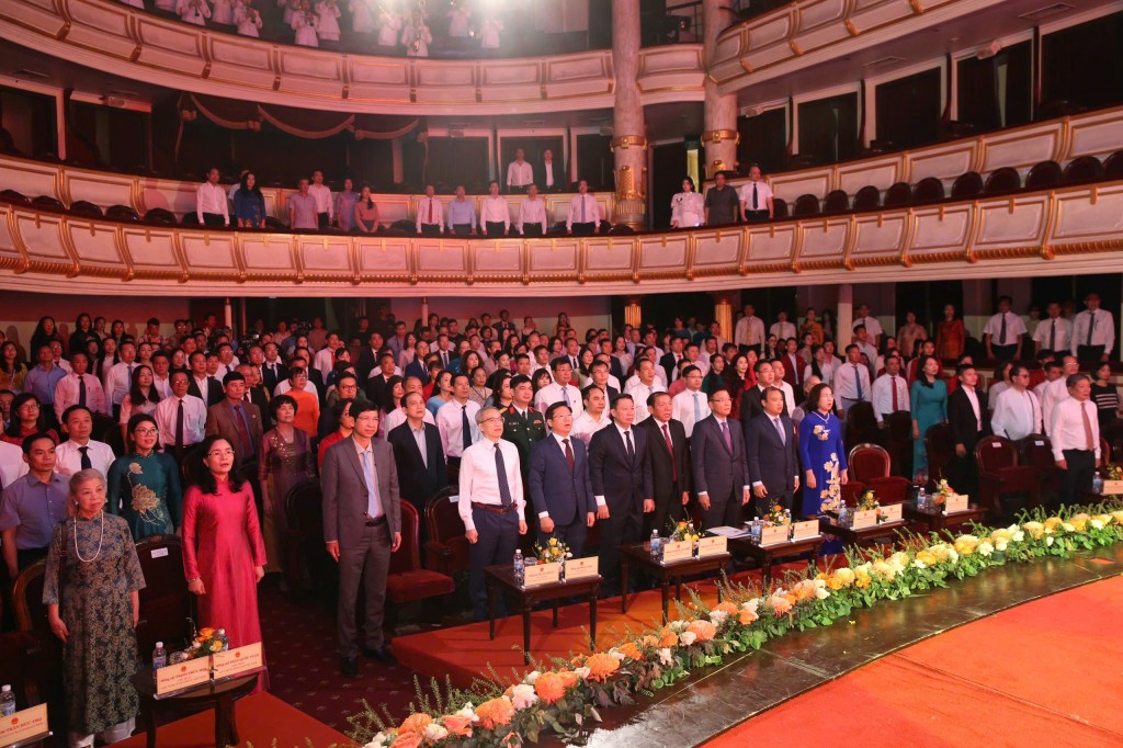 Thi đua từ mệnh lệnh trái tim làm rạng danh đất nước