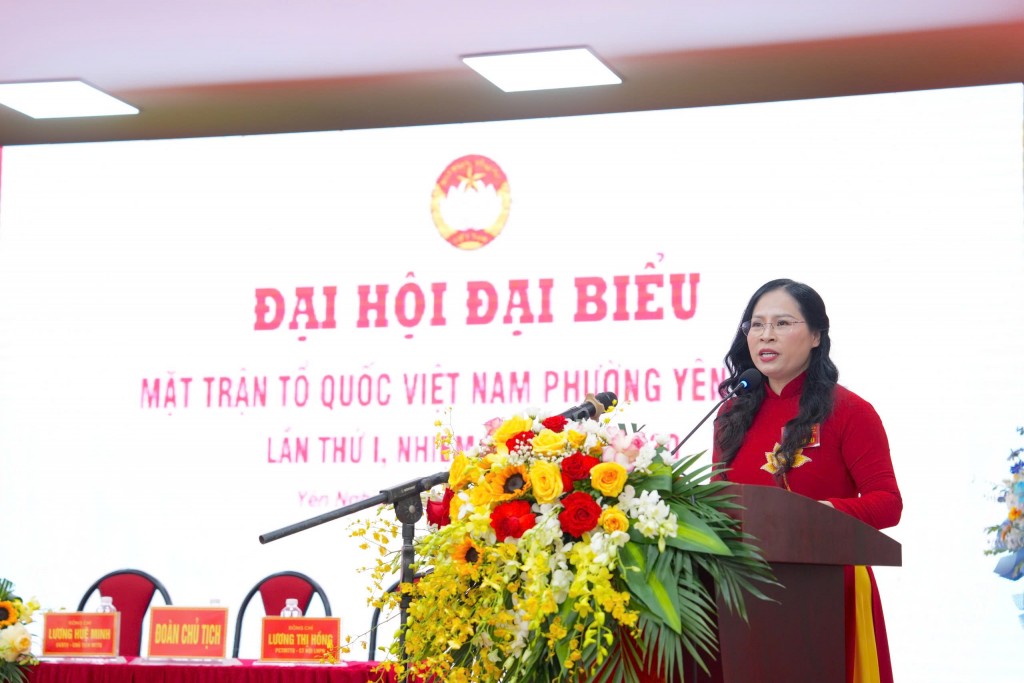 Đồng chí Lương Huệ Minh - Chủ tịch Uỷ ban MTTQ Việt Nam phường Yên Nghĩa nhiệm kỳ 2025 - 2030 phát biểu tiếp thu các ý kiến chỉ đạo tại đại hội