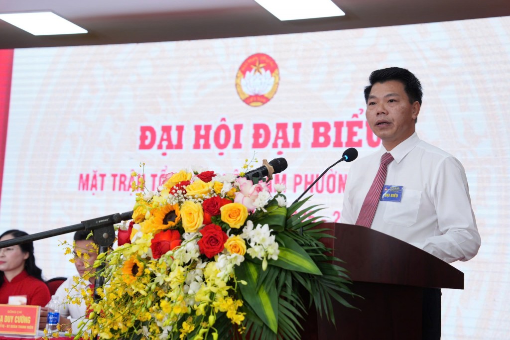 Đồng chí Nguyễn Nguyên Quân - Bí thư Đảng uỷ, Chủ tịch HĐND phường Yên Nghĩa phát biểu tại đại hội