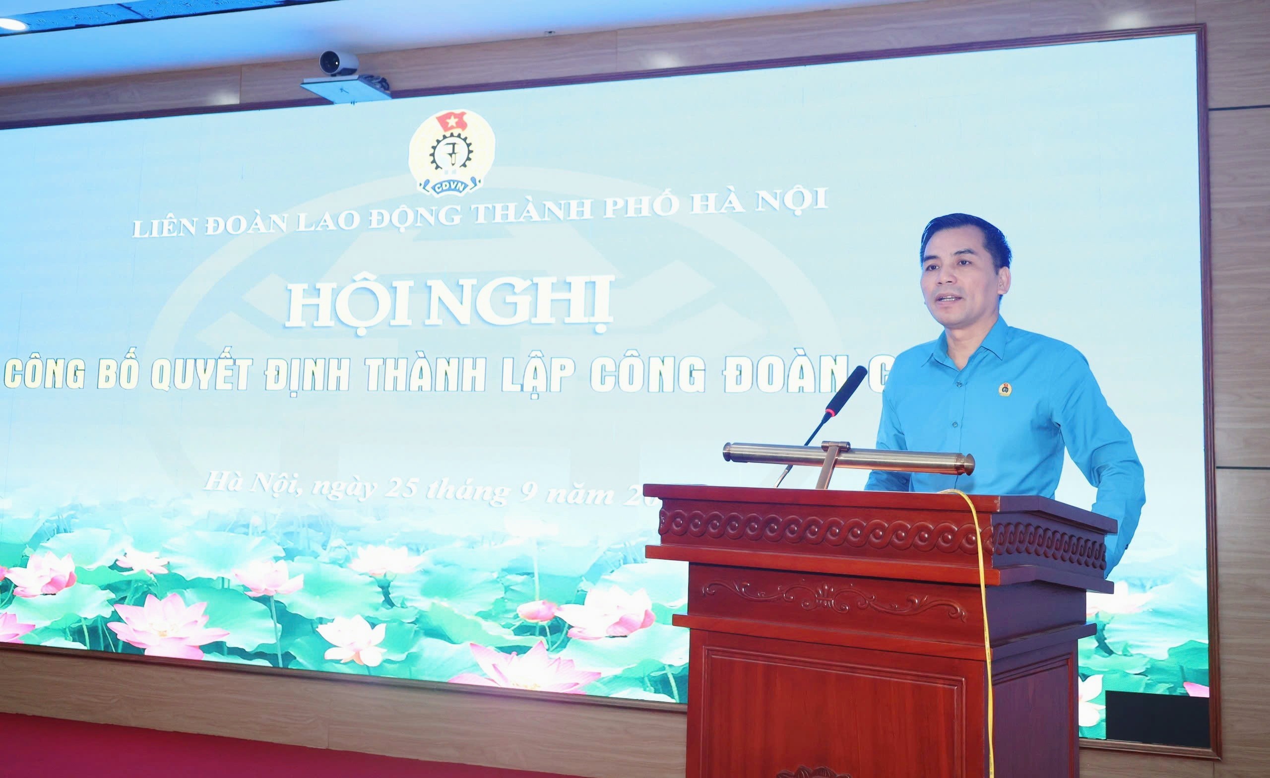 Phó Chủ tịch Thường trực phụ trách LĐLĐ thành phố Hà Nội Lê Đình Hùng phát biểu tại Hội nghị