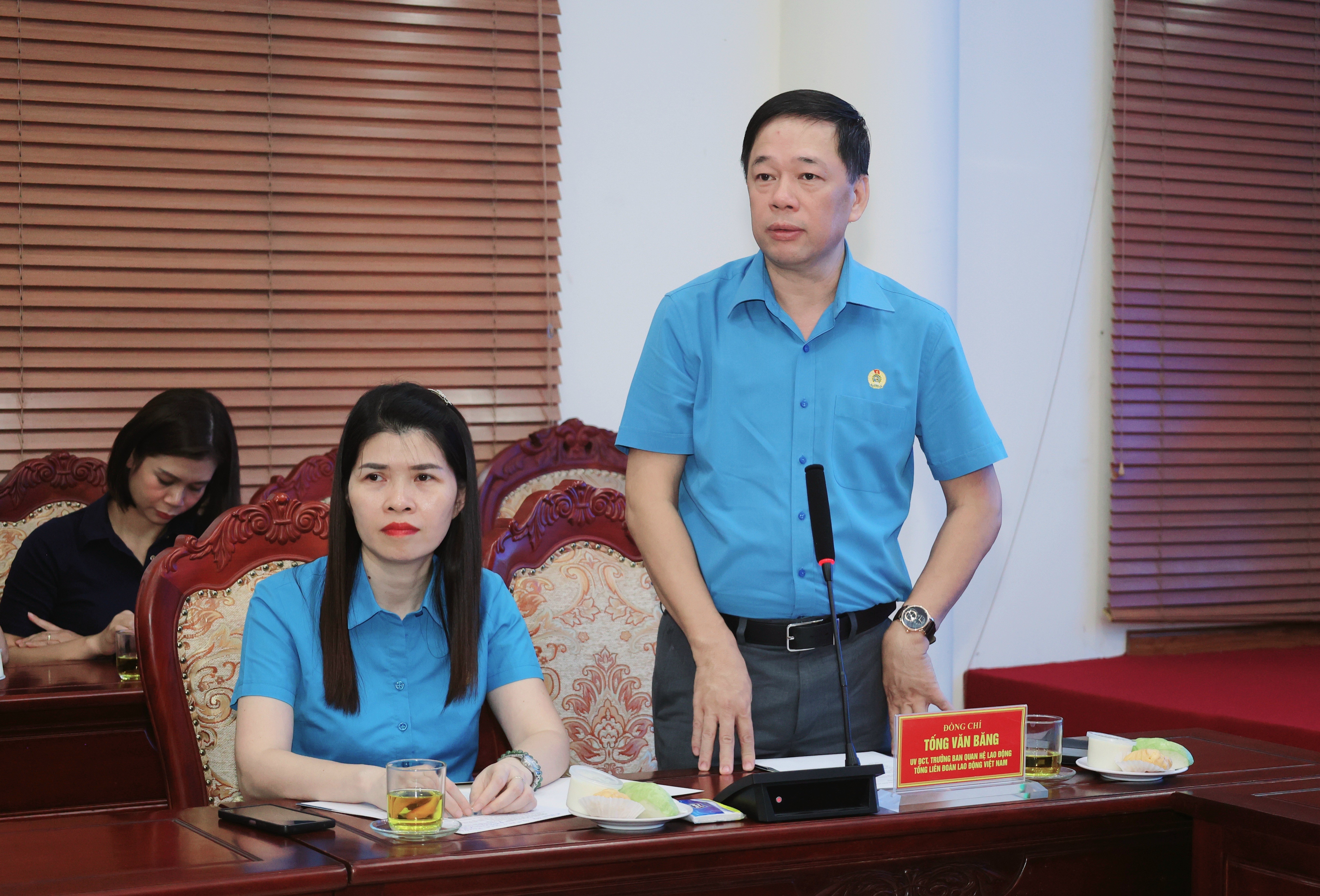 Ông Tống Văn Băng - Ủy viên Đoàn Chủ tịch, Trưởng ban Quan hệ Lao động Tổng LĐLĐ Việt Nam phát biểu tại Hội nghị