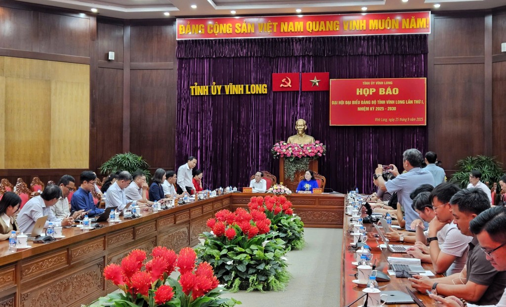 Quang cảnh buổi họp báo