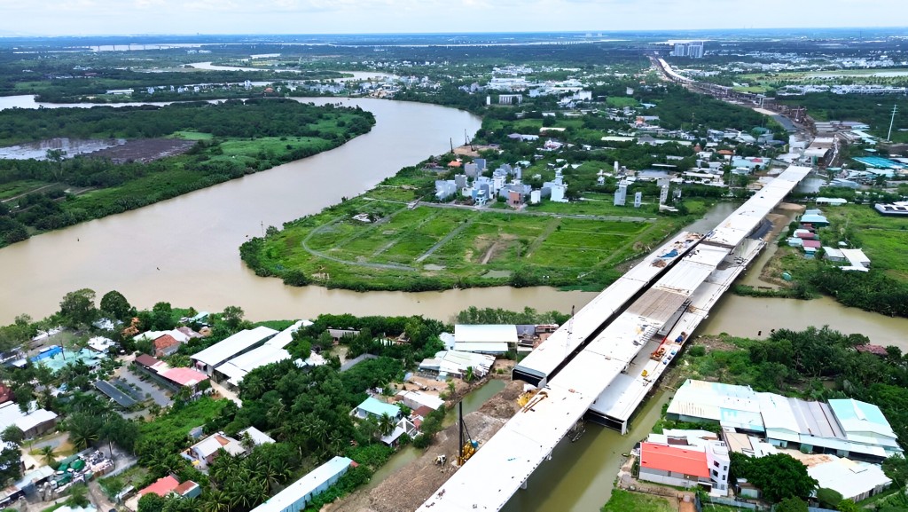 Phó Thủ tướng yêu cầu phải hoàn thành dự án đúng tiến độ, chất lượng, an toàn, trong đó bảo đảm mốc thời gian 19/12/2025 bắt đầu thông xe Vành đai 3 Thành phố Hồ Chí Minh, phấn đấu đến 30/6/2026 thông xe toàn bộ dự án.