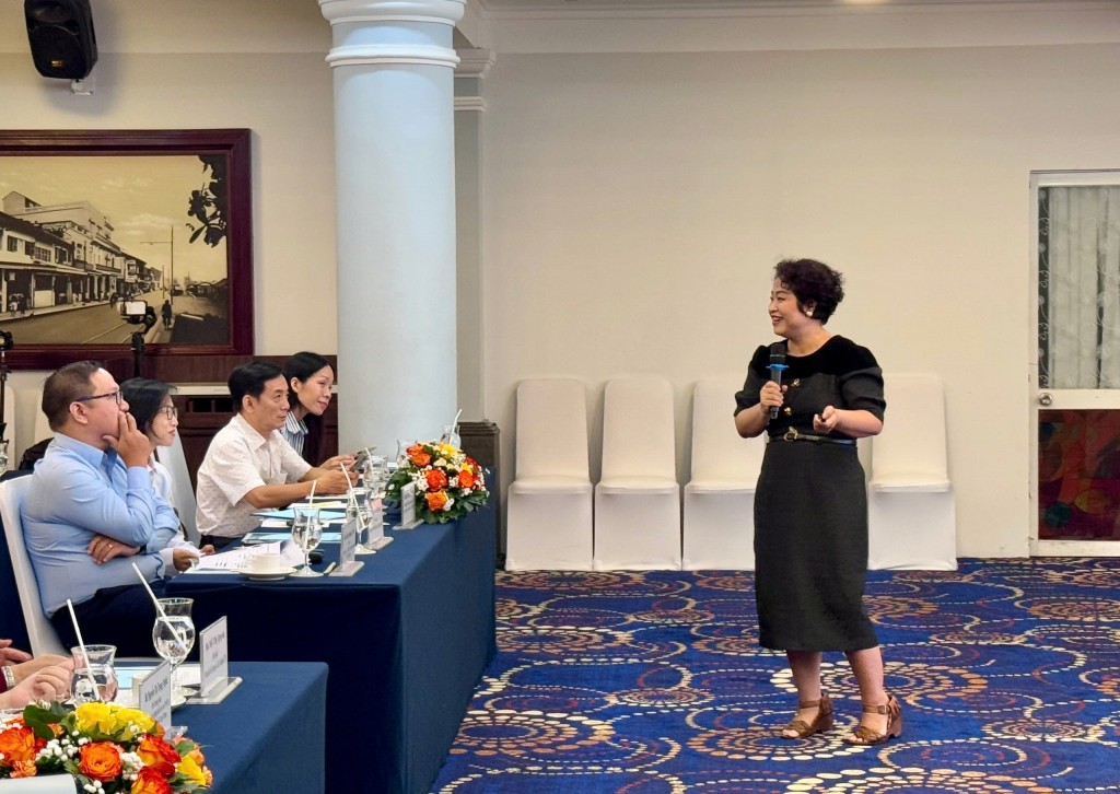bà Bùi Hoàng Yến, Đại diện Văn phòng Cục Xúc tiến Thương mại phía Nam chia sẻ tại chương trình