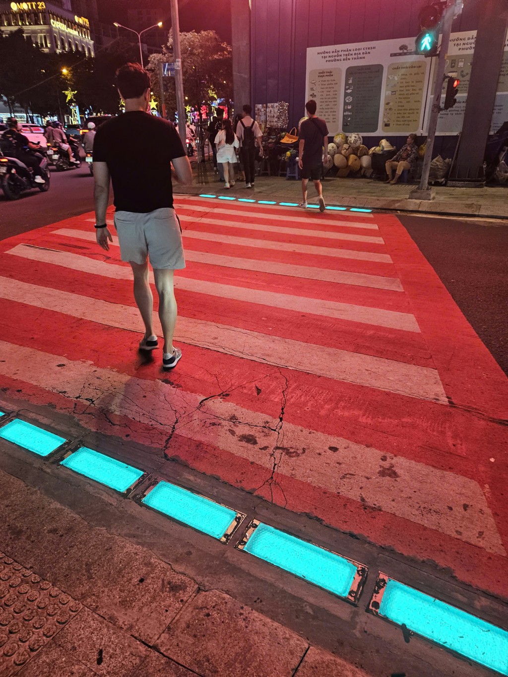 Đèn cảnh báo vạch đi bộ Đèn cảnh báo vạch đi bộ