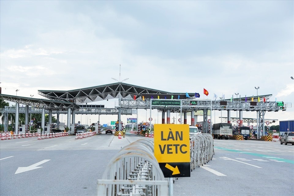 Một trạm thu phí không dừng của Tổng công ty Đầu tư phát triển đường cao tốc Việt Nam (Ảnh: Đặng Tiến)