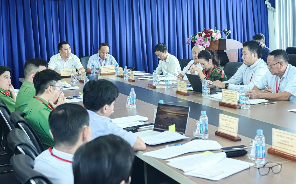 Tham dự và đồng chủ trì cuộc họp có ông Cao Văn Chóng – Phó Giám đốc Sở VHTT TP.HCM, ông Nguyễn Văn Phú – Tổng thư ký LĐBĐVN.