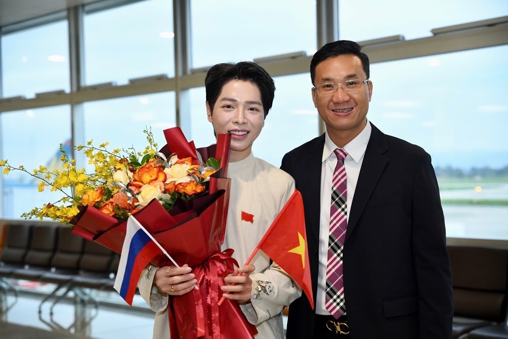 Ông Hà Minh Thắng, Cục phó Cục Nghệ thuật biểu diễn, Trưởng đoàn đón Đức Phúc tại sân bay Nội Bài