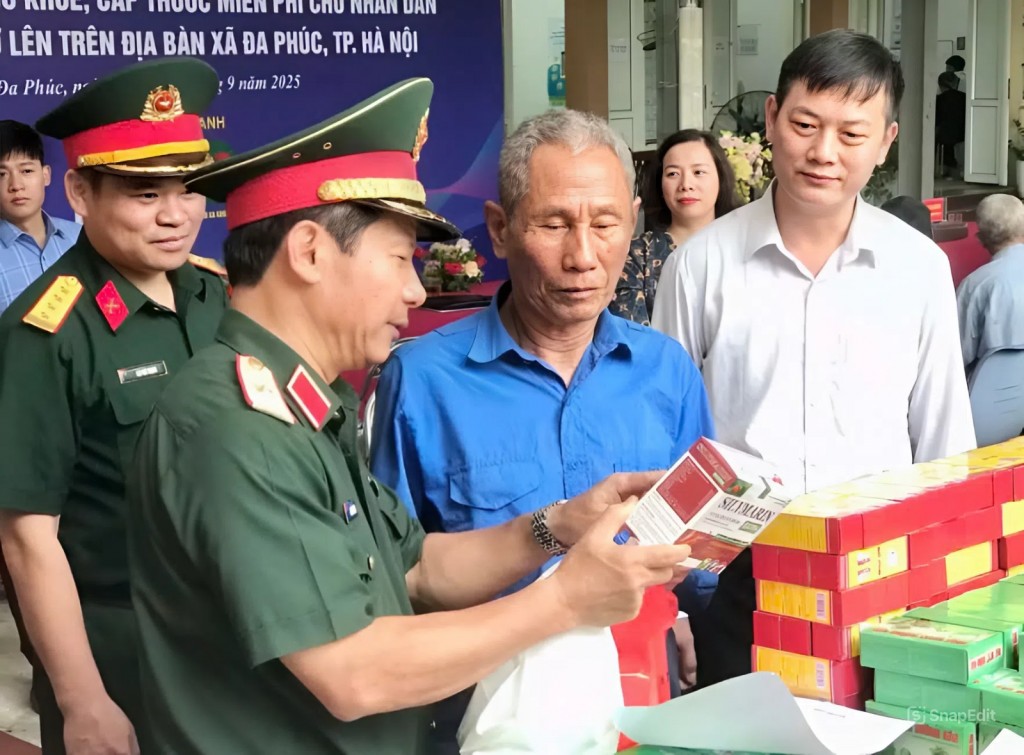 Các hoạt động cấp phát thuốc cho người cao tuổi