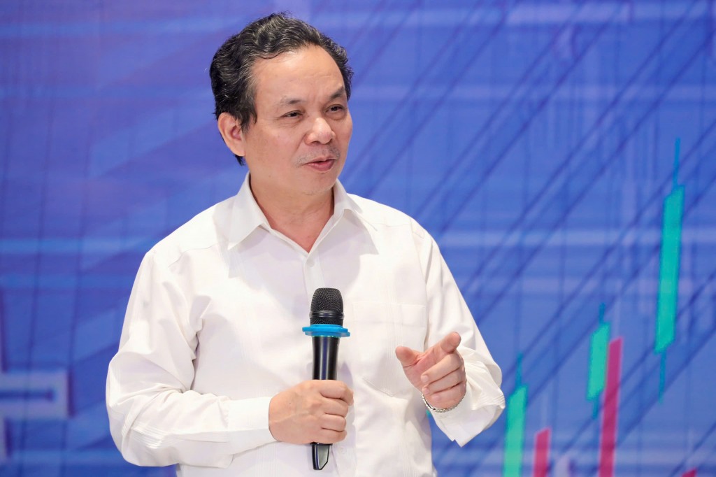 GS-TS Hoàng Văn Cường nhấn mạnh cần kiểm soát cung tiền vào phân khúc bất động sản giá cao GS-TS Hoàng Văn Cường nhấn mạnh cần kiểm soát cung tiền vào phân khúc bất động sản giá cao