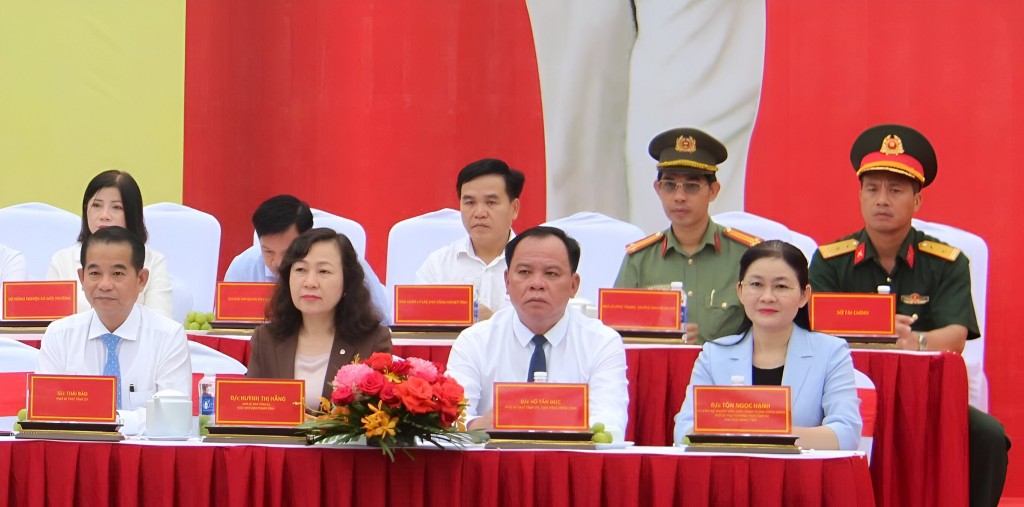 Các đại biểu tham dự buổi lễ