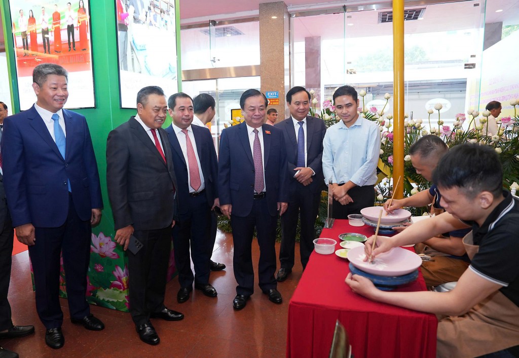 TP Hà Nội đón nhận Huân chương Lao động hạng Nhất