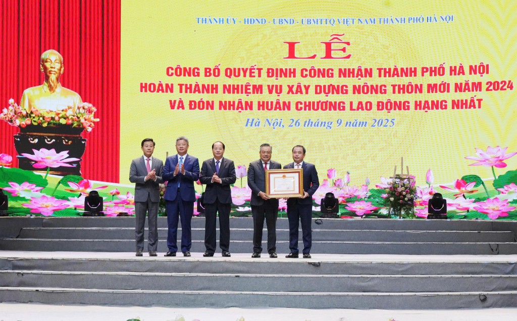 TP Hà Nội đón nhận Huân chương Lao động hạng Nhất