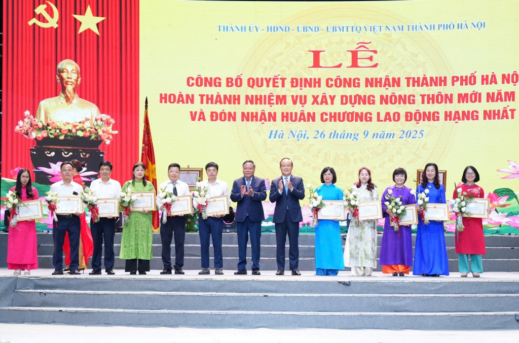 TP Hà Nội đón nhận Huân chương Lao động hạng Nhất