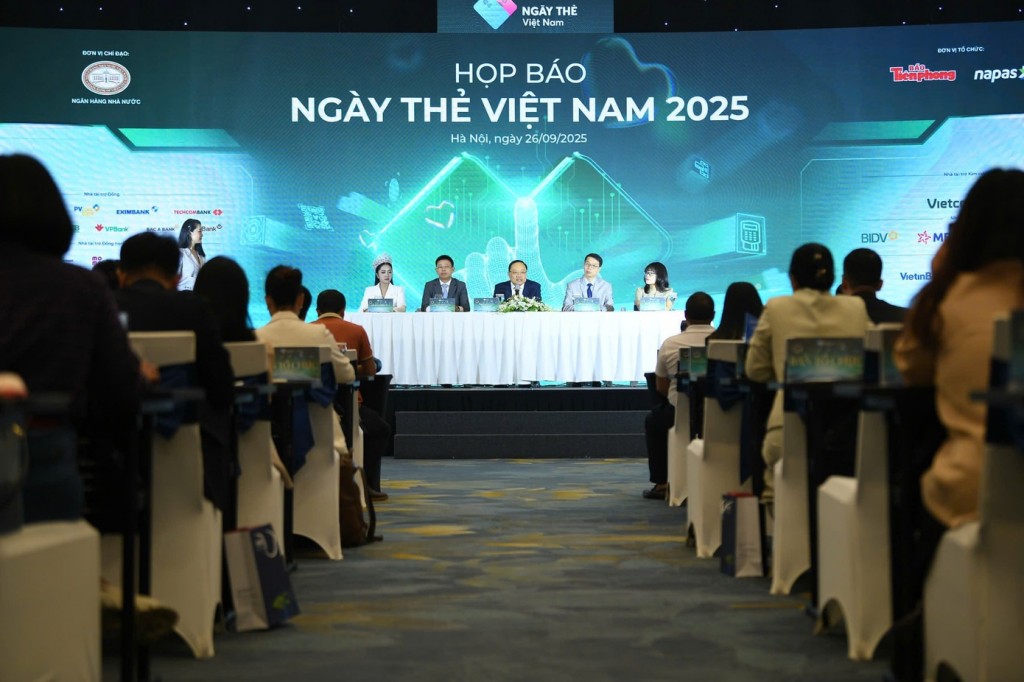 Quang cảnh buổi họp báo