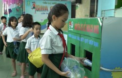 “Chuyến xe kế hoạch nhỏ” chở yêu thương đến học sinh khó khăn