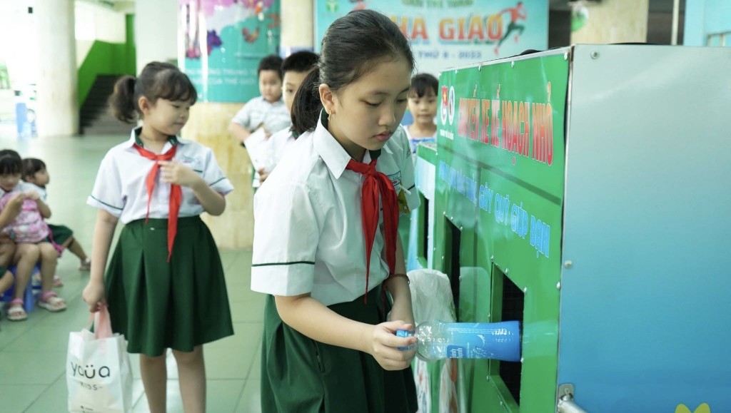 “Chuyến xe Kế hoạch nhỏ – Phân loại rác thải gây quỹ giúp bạn” tại trường Đức Trí