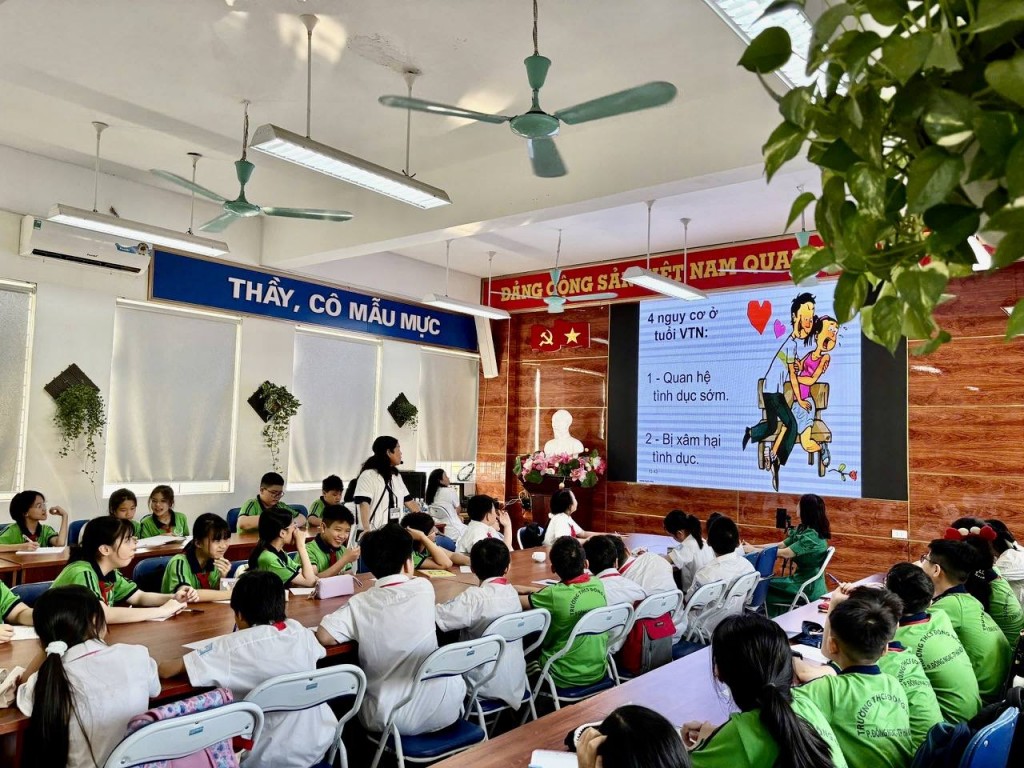 Đẩy mạnh truyền thông chăm sóc sức khỏe sinh sản tuổi vị thành niên Đẩy mạnh truyền thông chăm sóc sức khỏe sinh sản tuổi vị thành niên