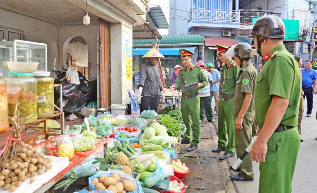 Quyết tâm lập lại trật tự đô thị trên các tuyến phố Quyết tâm lập lại trật tự đô thị trên các tuyến phố