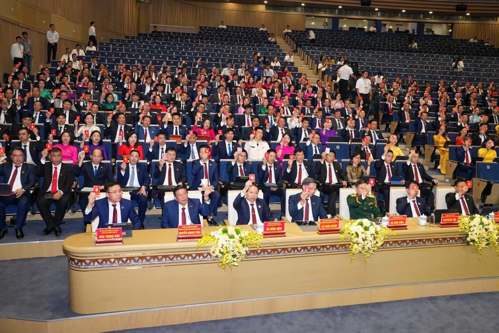 Các đại biểu biểu quyết thông qua Chương trình Đại hội, Quy chế làm việc Các đại biểu biểu quyết thông qua Chương trình Đại hội, Quy chế làm việc