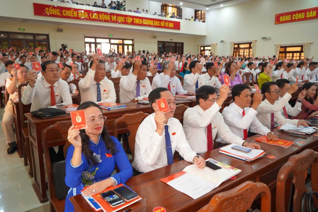 Đại biểu dự Đại hội biểu quyết thông qua Nội quy, quy chế đại hội. 