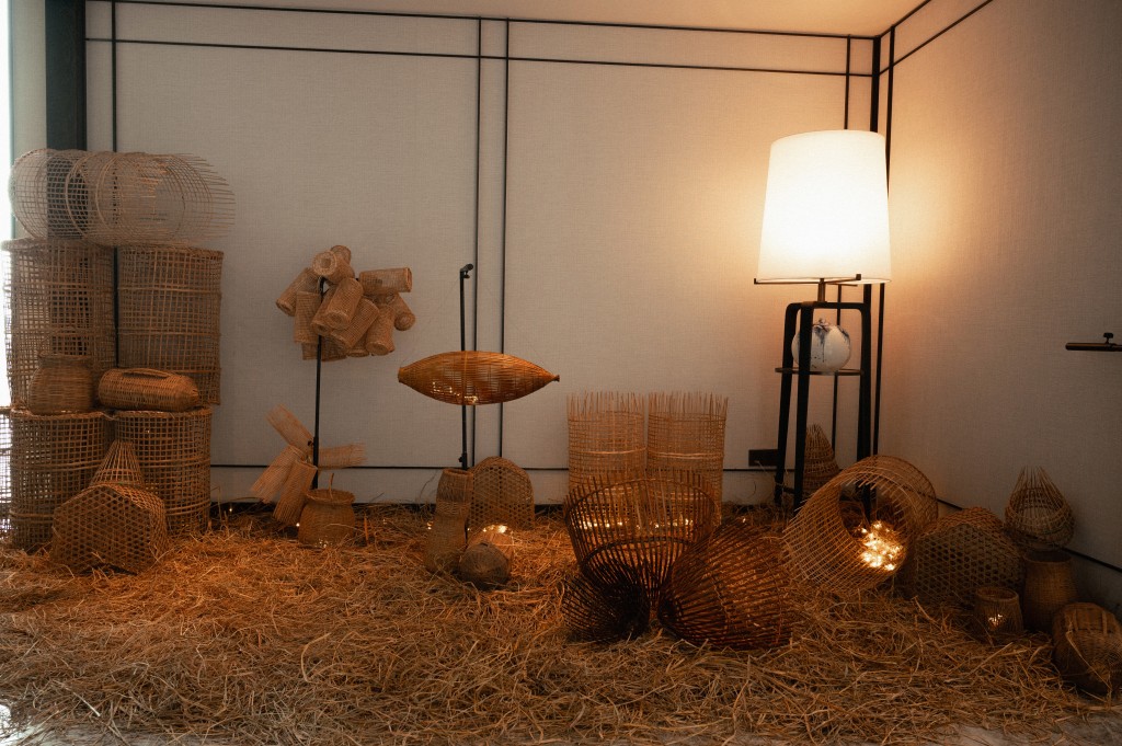 Triển lãm sắp đặt nghệ thuật kết hợp “Echoes of Elegance”, một trải nghiệm nghệ thuật đầy mê hoặc, được sáng tạo bởi InterContinental Halong Bay Resort, Chuyên gia trang điểm – Giám đốc sáng tạo Nam Trung và Nhà thiết kế thời trang Lâm Gia Khang Triển lãm sắp đặt nghệ thuật kết hợp “Echoes of Elegance”, một trải nghiệm nghệ thuật đầy mê hoặc, được sáng tạo bởi InterContinental Halong Bay Resort, Chuyên gia trang điểm – Giám đốc sáng tạo Nam Trung và Nhà thiết kế thời trang Lâm Gia Khang