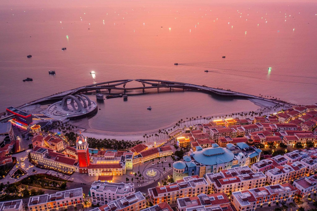 Nhà báo của the Straits Times bị mê hoặc trước vẻ đẹp lãng mạn của Thị trấn Hoàng Hôn