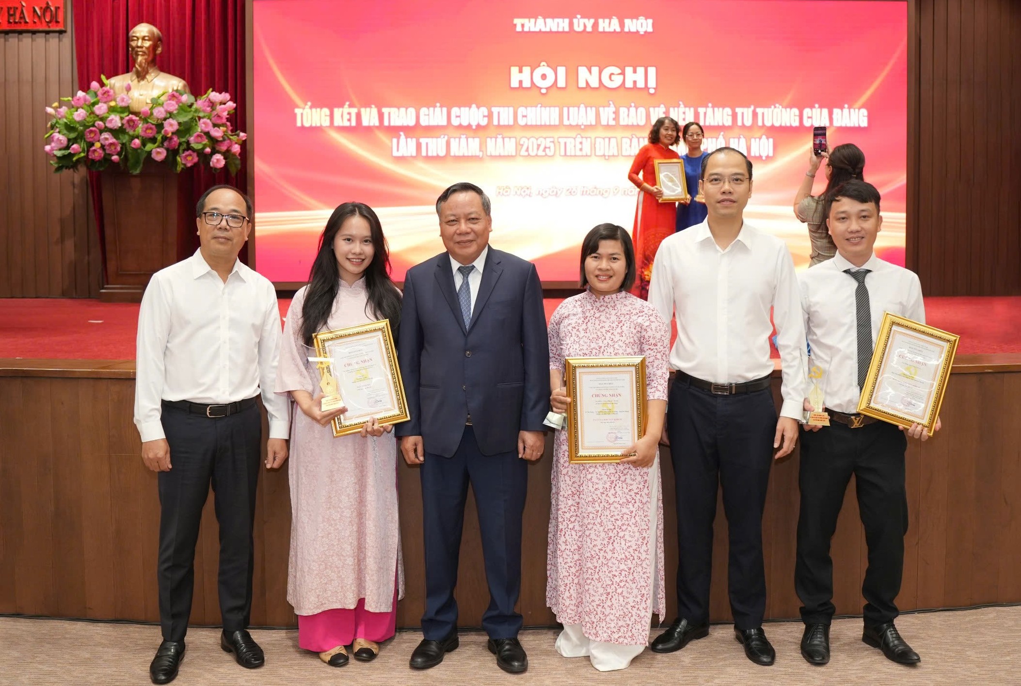 Đoạt 3 giải Cuộc thi bảo vệ nền tảng tư tưởng của Đảng