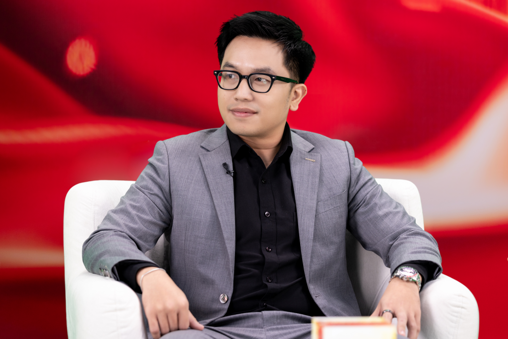 Ông Nguyễn Hoàng Triều – Phó Giám đốc Khối thiết kế Masterise Group cho rằng kiến tạo đô thị đúng nghĩa phải dung hòa ba trụ cột: không gian sống hiện đại, chuẩn quốc tế, hạ tầng thương mại – kết nối – an sinh đồng bộ, cộng hưởng việc bảo tồn bản sắc văn hóa