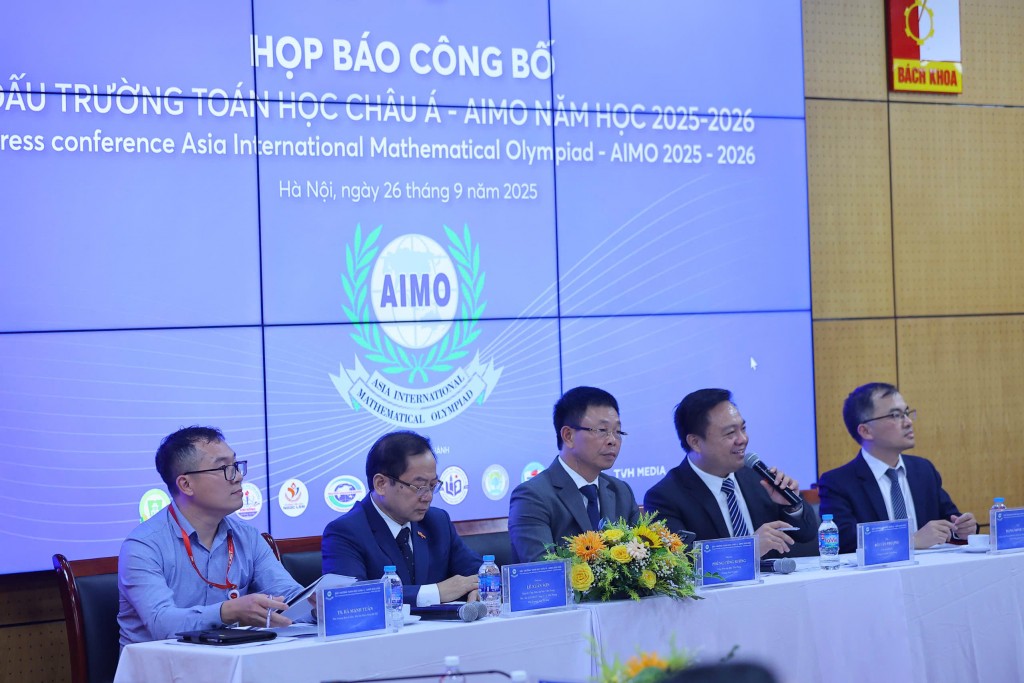Các đại biểu tham dự họp báo công bố Đấu trường Toán học Châu Á, AIMO năm học 2025-2026.