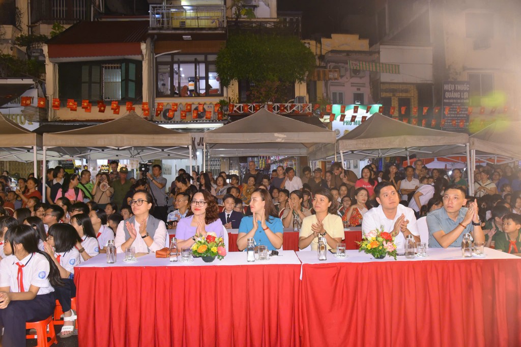 Các đại biểu dự khai mạc Lễ hội Trung thu Phố cổ năm 2025