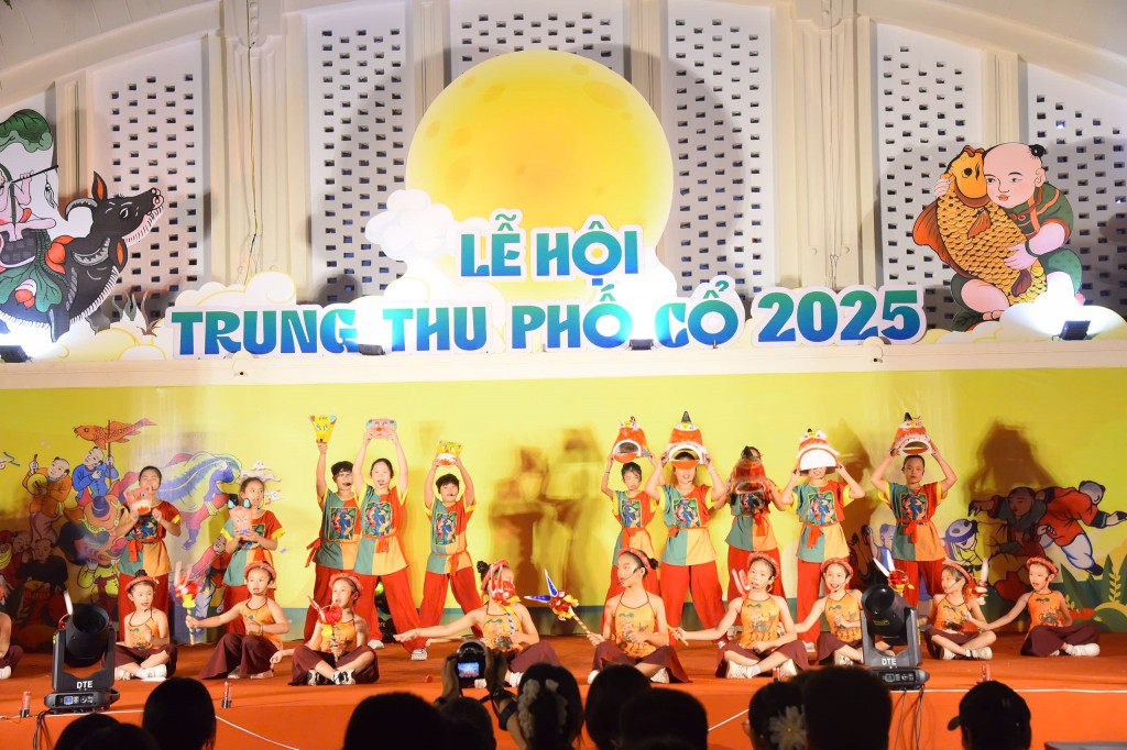 Tưng bừng khai mạc Lễ hội Trung thu Phố cổ năm 2025