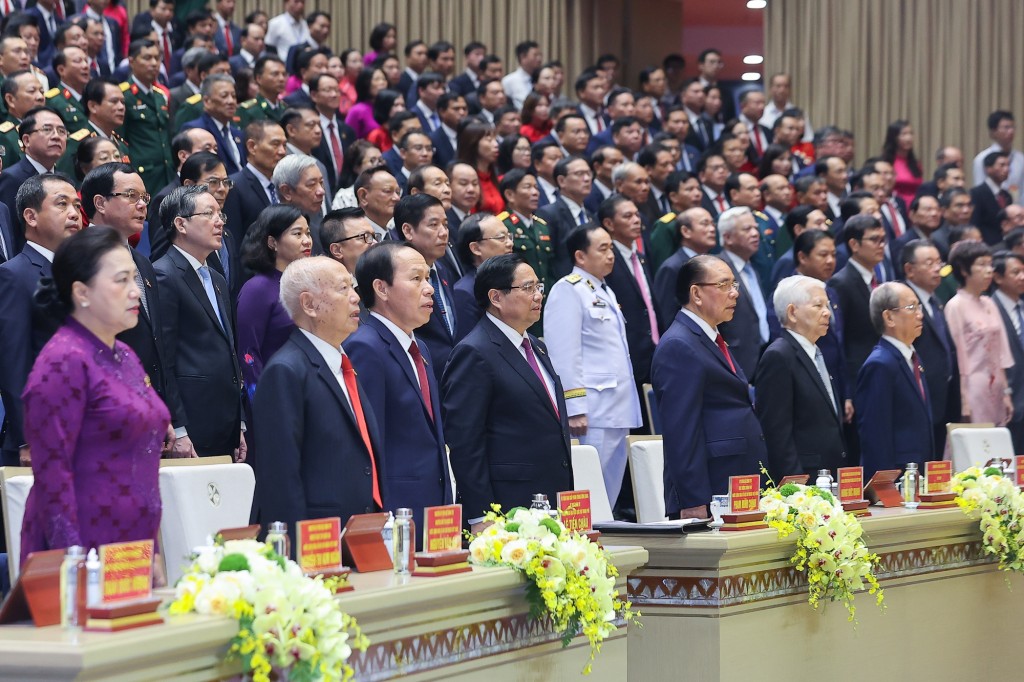 Các đại biểu dự Đại hội Đảng bộ thành phố Hải Phòng lần thứ I, nhiệm kỳ 2025-2030 thực hiện nghi thức chào cờ - Ảnh: VGP/Nhật Bắc Các đại biểu dự Đại hội Đảng bộ thành phố Hải Phòng lần thứ I, nhiệm kỳ 2025-2030 thực hiện nghi thức chào cờ - Ảnh: VGP/Nhật Bắc