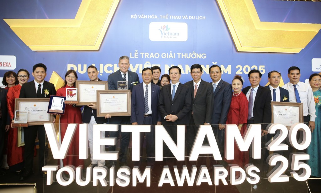 Vinh danh 113 doanh nghiệp, đơn vị tiêu biểu trong lĩnh vực du lịch Vinh danh 113 doanh nghiệp, đơn vị tiêu biểu trong lĩnh vực du lịch