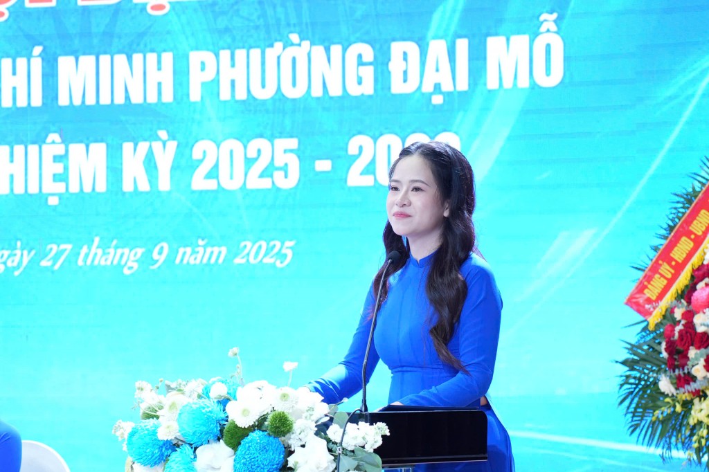 Phó Chủ tịch Ủy ban MTTQ phường, Bí thư Đoàn Thanh niên phường Phạm Thị Thu Giang trình bày báo cáo chính trị tại Đại hội Phó Chủ tịch Ủy ban MTTQ phường, Bí thư Đoàn Thanh niên phường Phạm Thị Thu Giang trình bày báo cáo chính trị tại Đại hội