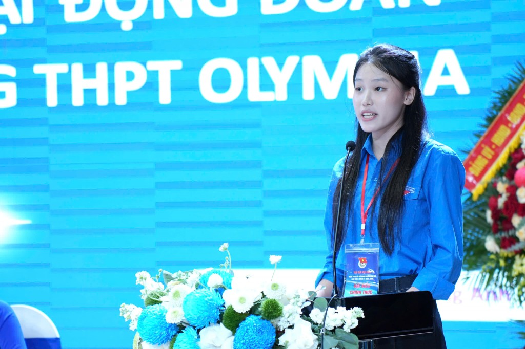 Đoàn viên thanh niên trình bày tham luận tại Đại hội, chia sẻ góc nhìn về ứng dụng trí tuệ nhân tạo trong đời sống học đường