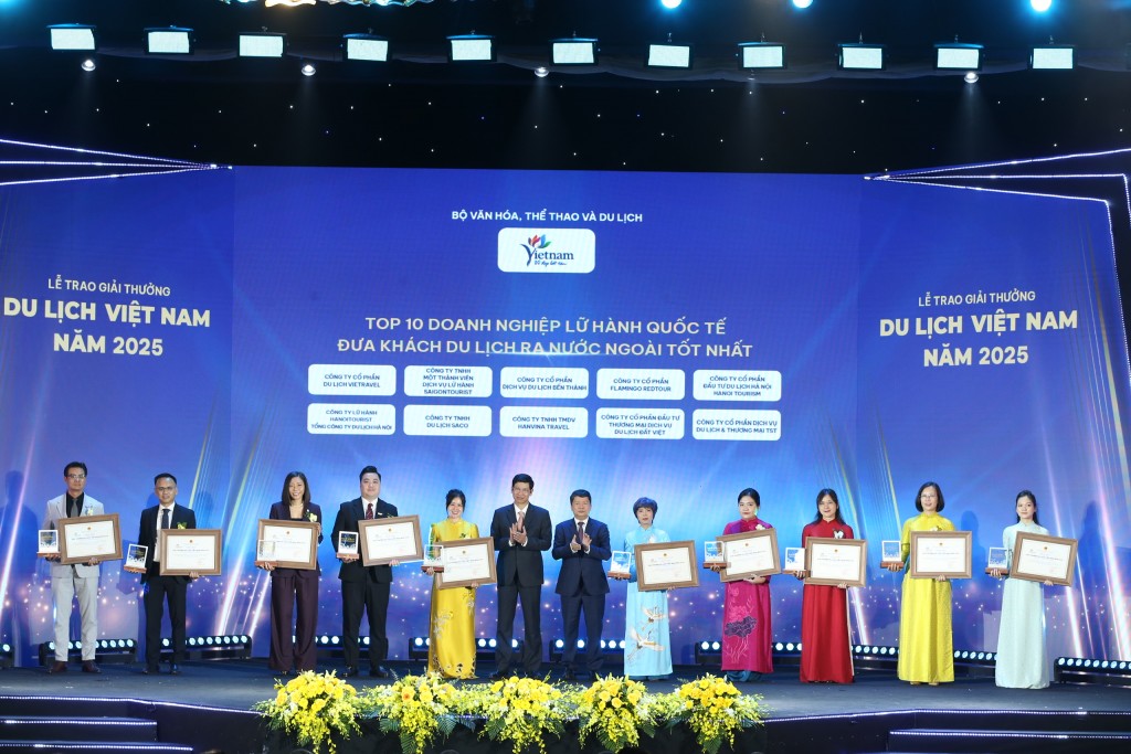 Vinh danh 113 doanh nghiệp, đơn vị tiêu biểu trong lĩnh vực du lịch Vinh danh 113 doanh nghiệp, đơn vị tiêu biểu trong lĩnh vực du lịch