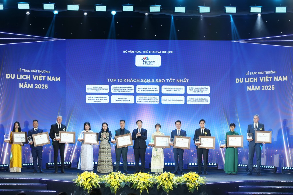 Vinh danh 113 doanh nghiệp, đơn vị tiêu biểu trong lĩnh vực du lịch Vinh danh 113 doanh nghiệp, đơn vị tiêu biểu trong lĩnh vực du lịch