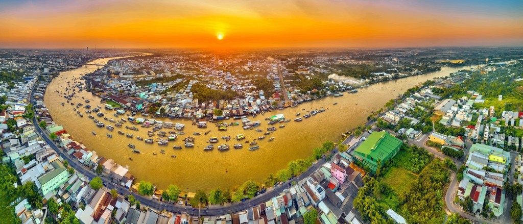 Bí thư Thành ủy khẳng định quyết tâm phát huy sức mạnh tổng hợp của cả hệ thống chính trị, đoàn kết, đổi mới, sáng tạo để xây dựng Cần Thơ ngày càng văn minh, hiện đại, trù phú, nghĩa tình, xứng đáng là trung tâm của vùng Đồng bằng sông Cửu Long.