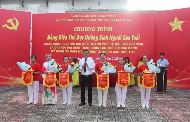 Bát Tràng tổ chức chương trình đồng diễn thể dục dưỡng sinh Người cao tuổi