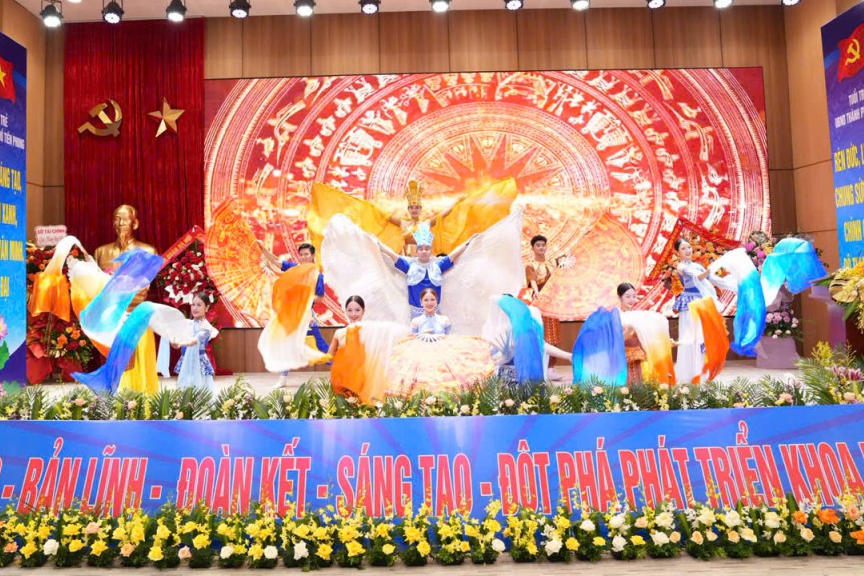 Làm chủ công nghệ, góp sức xây dựng chính quyền văn minh, hiện đại Làm chủ công nghệ, góp sức xây dựng chính quyền văn minh, hiện đại