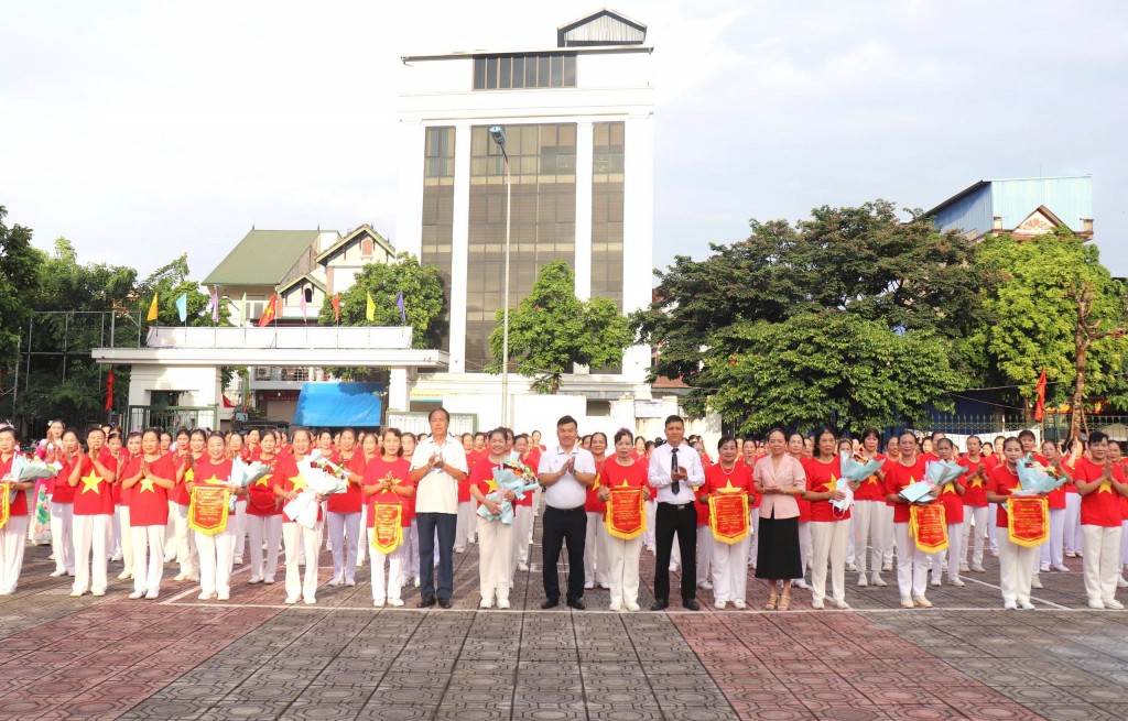 Bát Tràng tổ chức chương trình đồng diễn thể dục dưỡng sinh Người cao tuổi