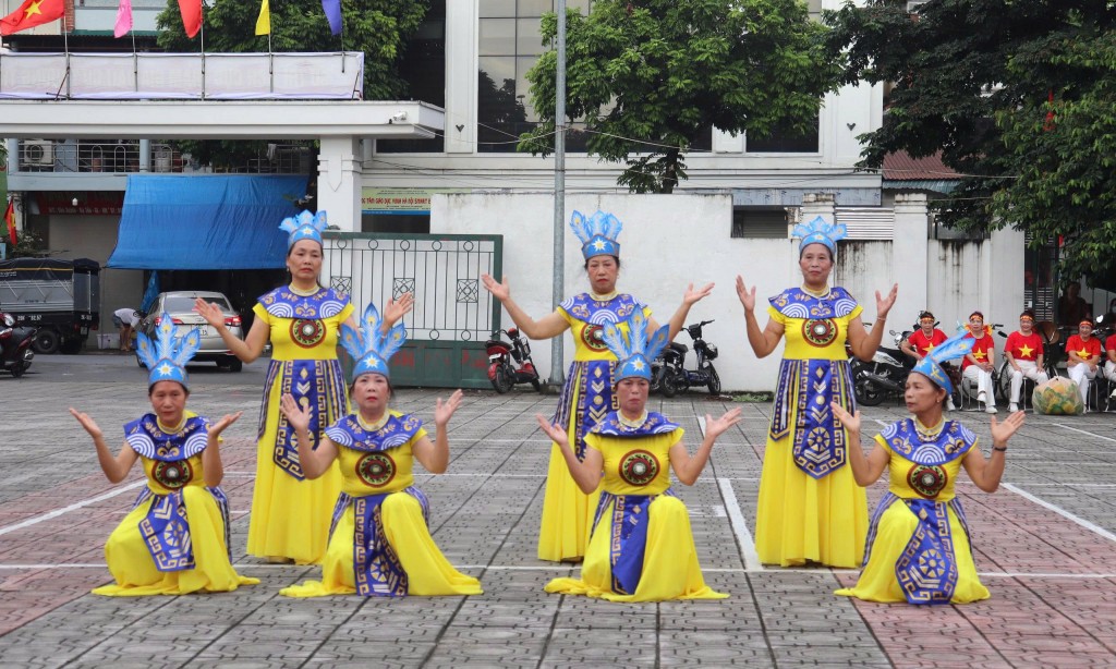 Bát Tràng tổ chức chương trình đồng diễn thể dục dưỡng sinh Người cao tuổi