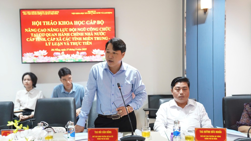 Các đại biểu đã đưa ra khuyến nghị, đề xuất giải pháp nhằm nâng cao năng lực đội ngũ công chức tại cơ quan hành chính nhà nước cấp tỉnh, cấp xã Các đại biểu đã đưa ra khuyến nghị, đề xuất giải pháp nhằm nâng cao năng lực đội ngũ công chức tại cơ quan hành chính nhà nước cấp tỉnh, cấp xã